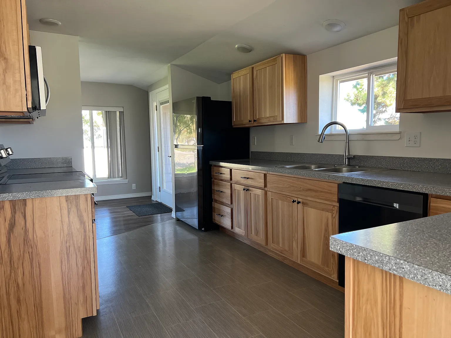 3 bed, 1800 sqft, $1,800 — Photo 3
