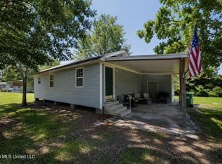 202 Pine St, Waveland, MS 39576