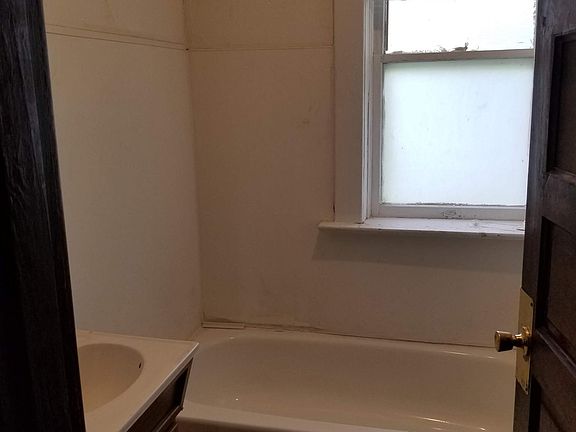 4th image of 745 S Ellis St #B