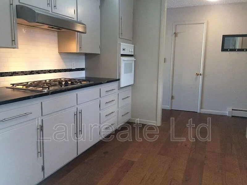 3 bed, 2.0 bath, 1820 sqft, $3,150 — Photo 3