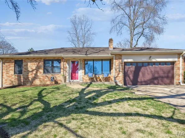 10639 Larkspur Dr, Saint Louis, MO 63123