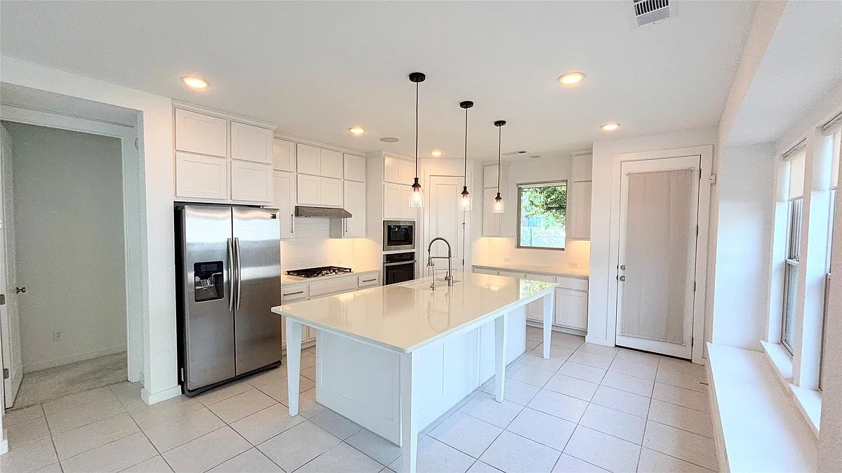 Building Photo - 625 Pecan Bottom Trl