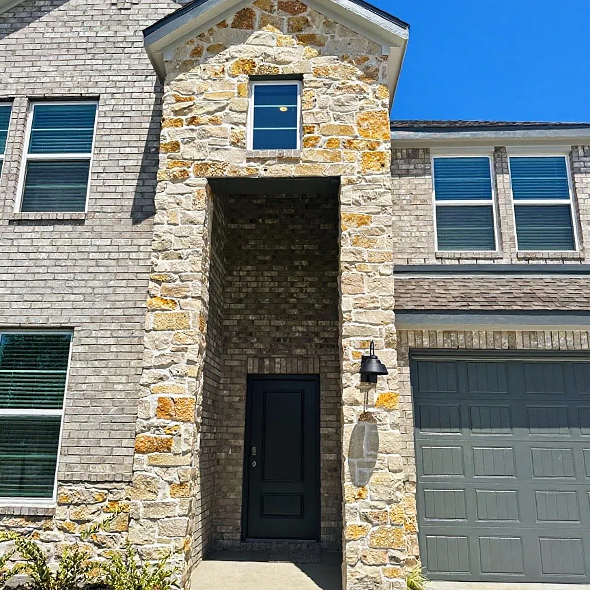 4 bed, 3.0 bath, 2645 sqft, $3,025 — Photo 3