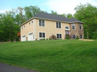 20 Maple Hill Rdg, Red Hook, NY 12571