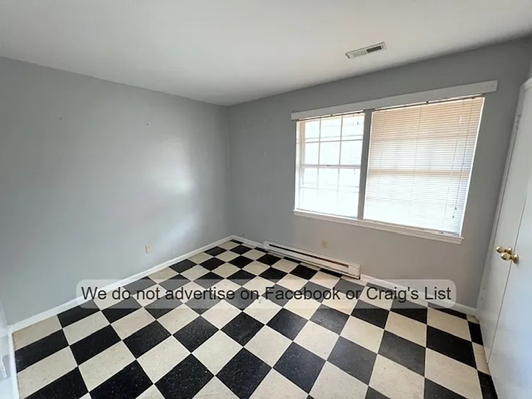 650 Walker St — Photo 7