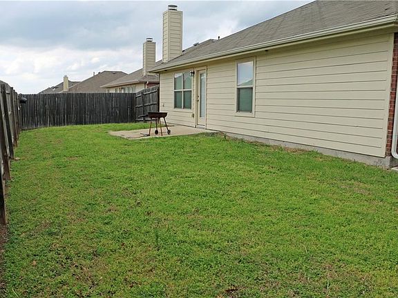 2nd image of 211 Clydesdale St