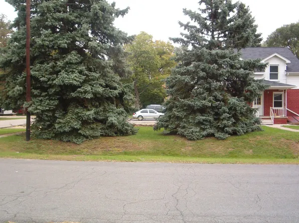 1018 E Unadilla St, Pinckney, MI 48169