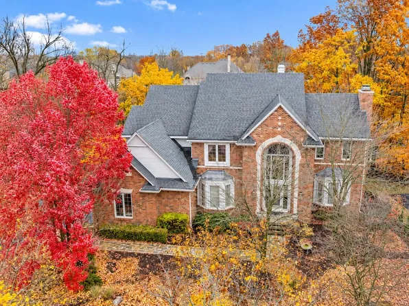 6775 Carlyle Xing, West Bloomfield, MI 48322