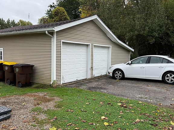 2nd image of 409 W Curtis St