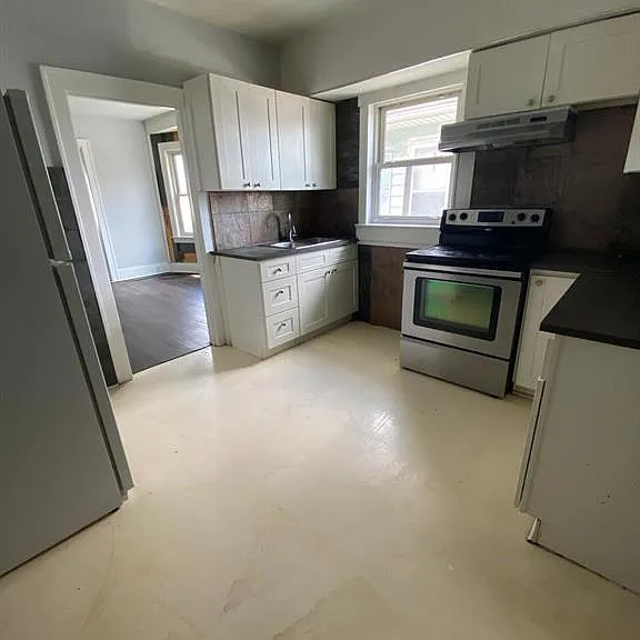 781 Gladstone Ave — Photo 12