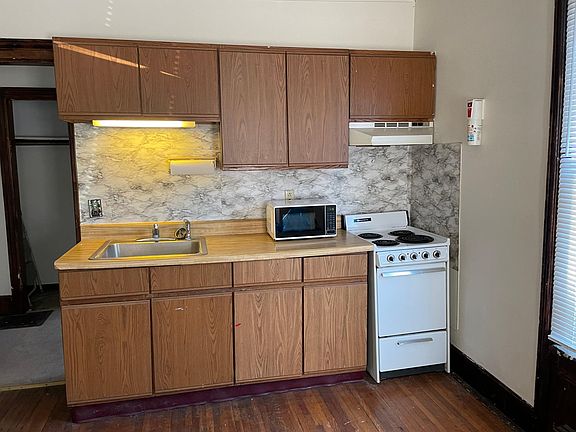 4th image of 21 Charles St APT B