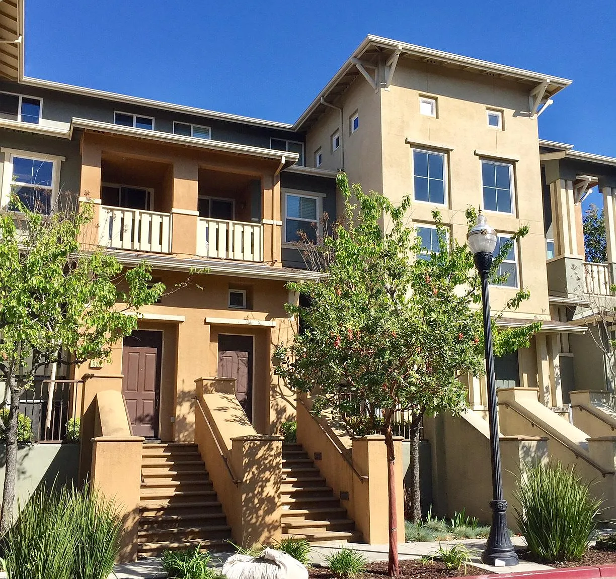3 bed, 1224 sqft, $3,550 — Photo 1