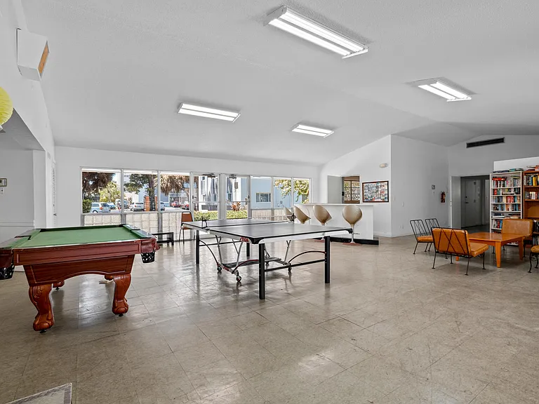 620 NE 12th Ave #602 — Photo 37