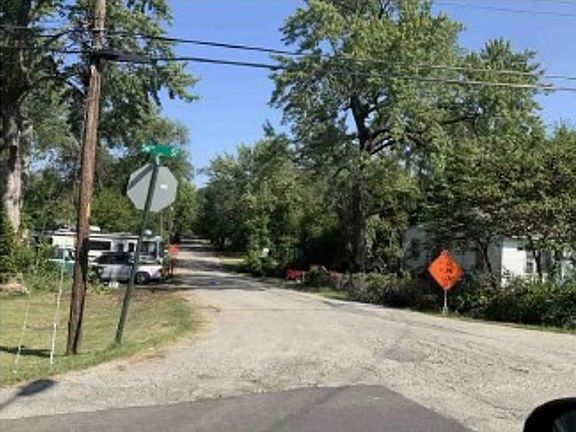 Exterior Neighborhood (street photo)