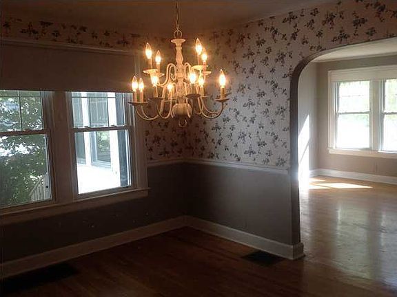 2nd image of 121 S Lovell Ave E