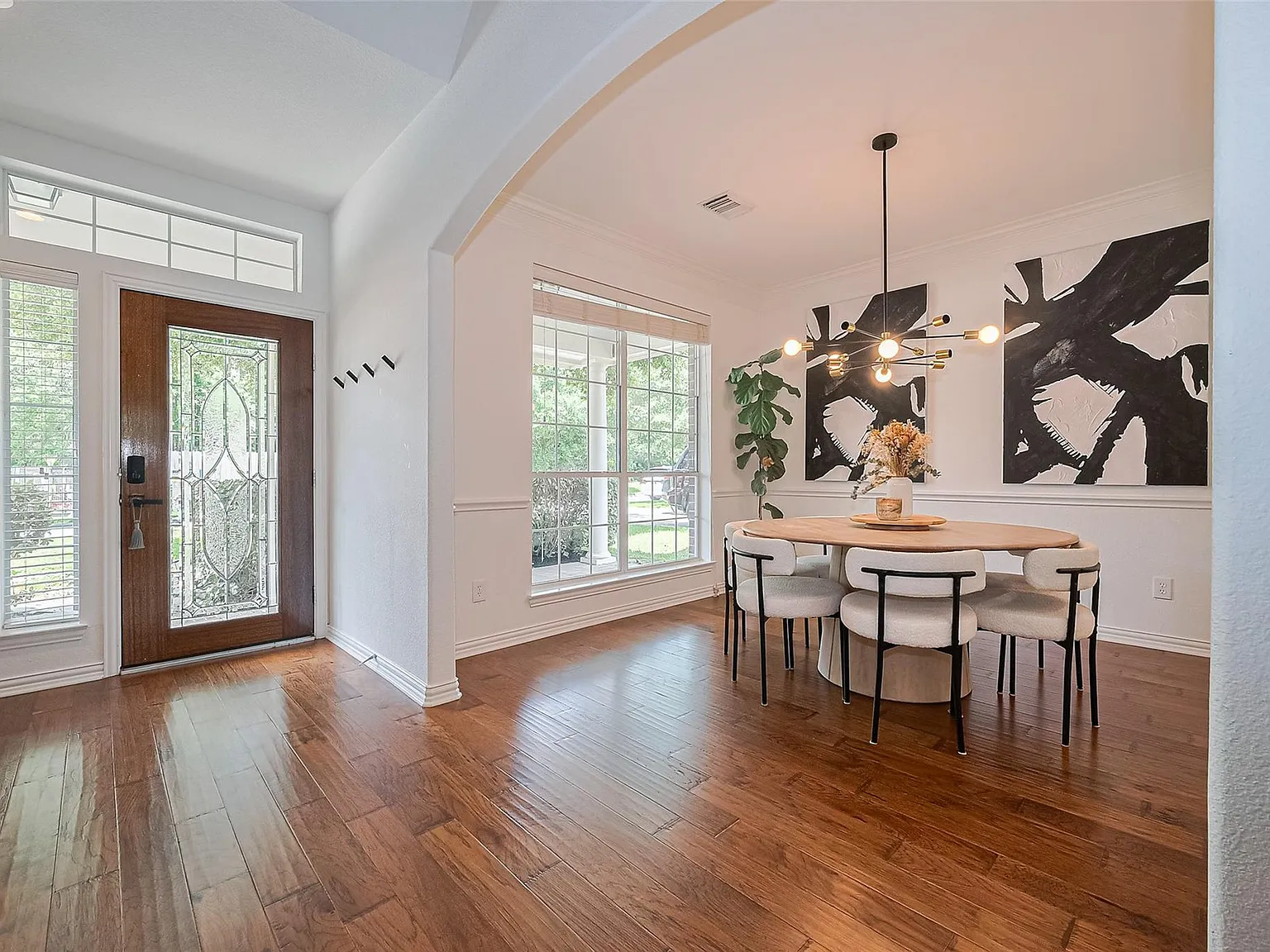 4 bed, 3.5 bath, 2850 sqft, $4,600 — Photo 3