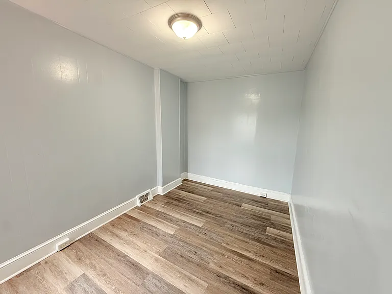 619 Poplar St — Photo 9