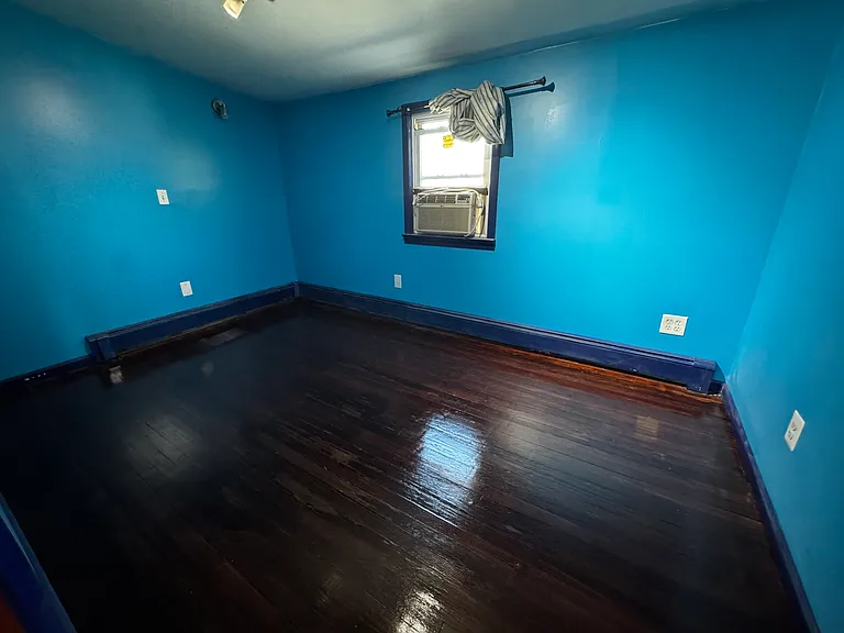 576 Uncas Ave — Photo 7