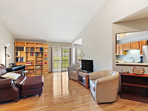 3rd image of 1884 Fox Run Dr Unit C