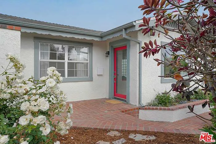 6322 S Harcourt Ave — Photo 3