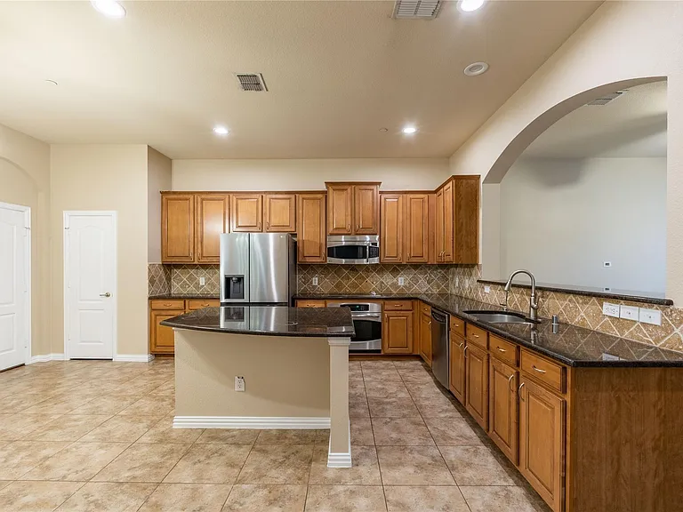 8704 Iron Horse Dr — Photo 12