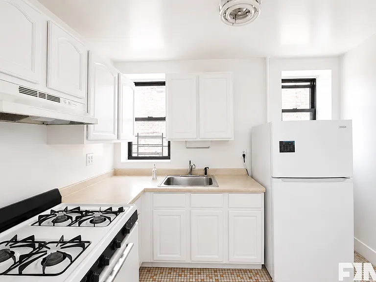 4724 5th Ave #3 — Photo 2