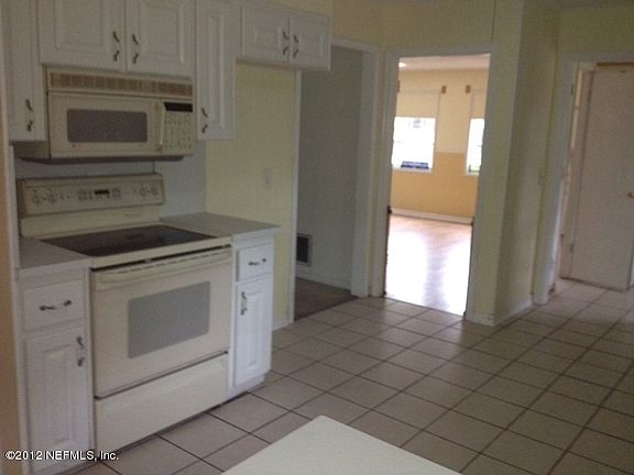 3rd image of 1840 W LA LAUNA Circle