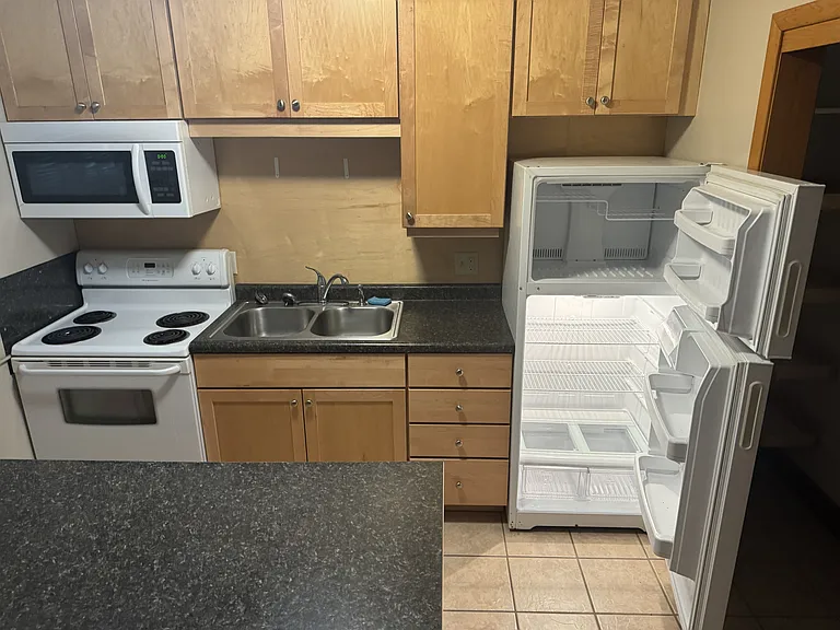 1547 Wynne Ave #8 — Photo 15
