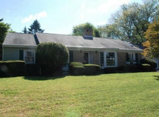 1165 Meadowbrook Cir W, Allentown, PA 18103