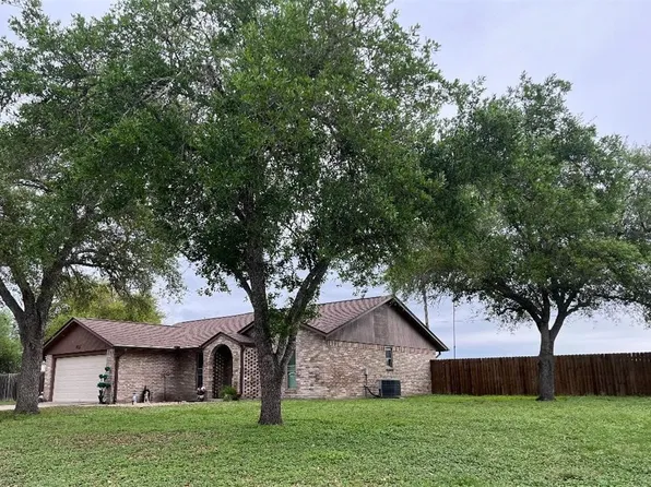 1711 Cherrydown Dr., Three Rivers, TX 78071
