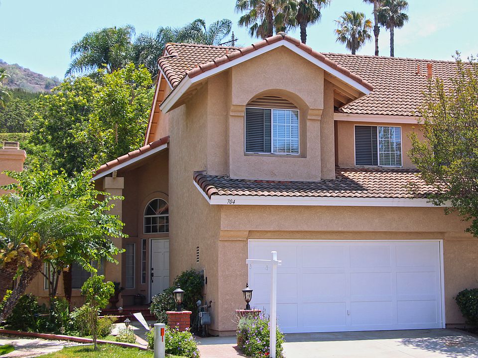 1st image of 704 S Palomino Ln