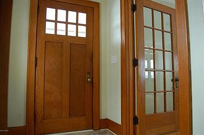 5th image of 1335 Tamarack Ave NW