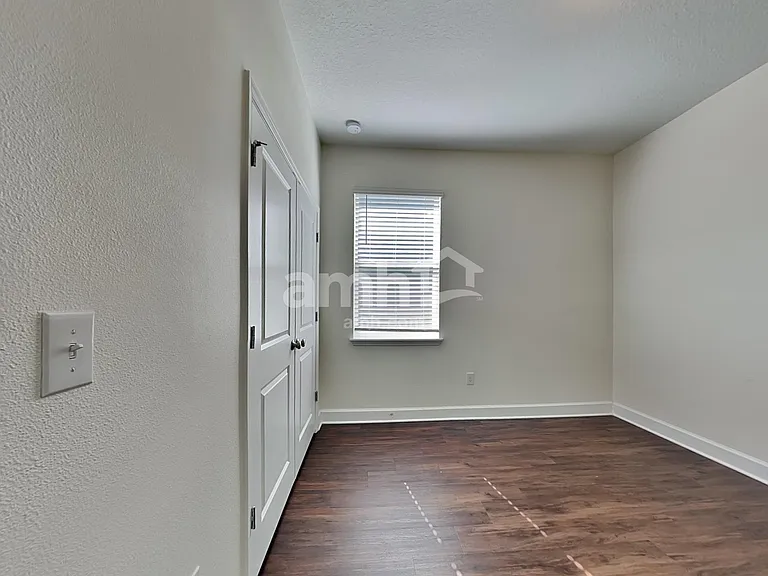 1049 Walden Pond Dr — Photo 15