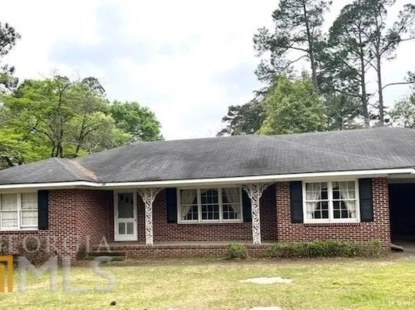 869 Harvey St, Millen, GA 30442