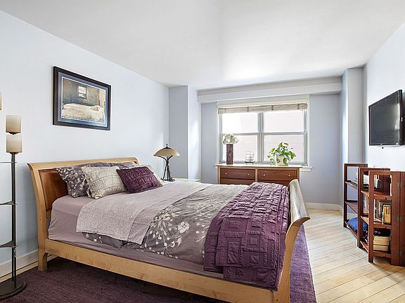 4th image of 101 W 12th St APT 4W