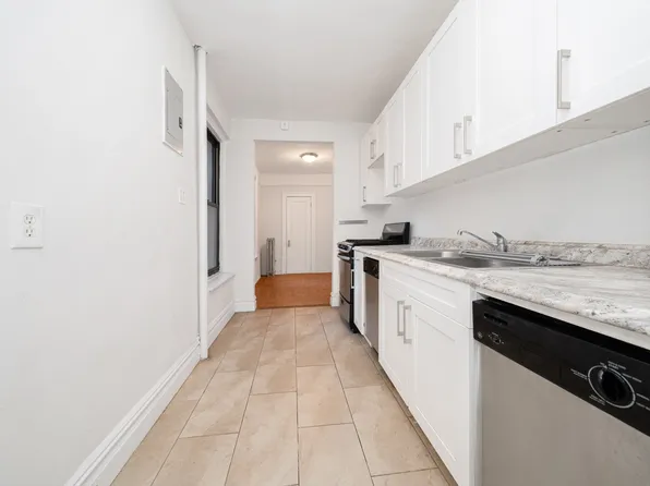 56 Bennett Avenue image 4 of 9