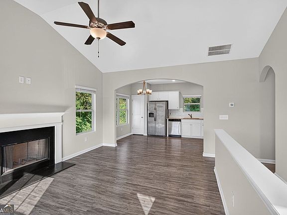 3rd image of 224 Stone Creek Ct