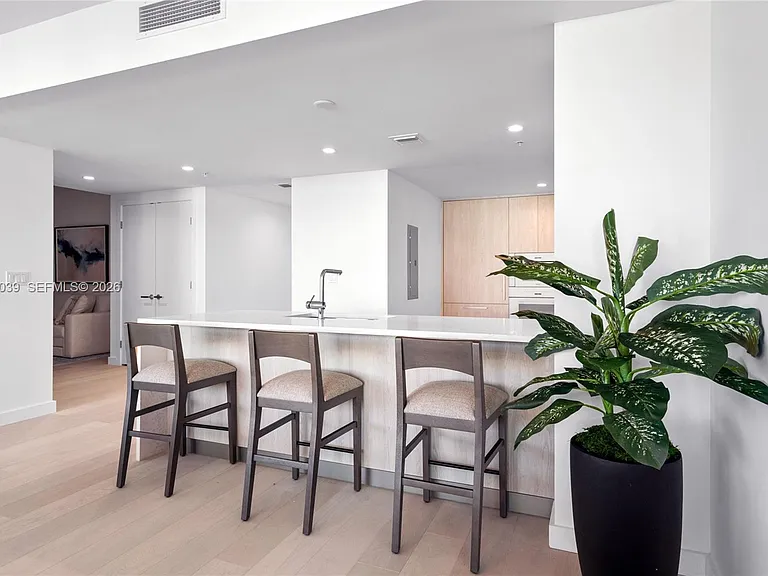 9201 E Bay Harbor Dr #604 — Photo 13