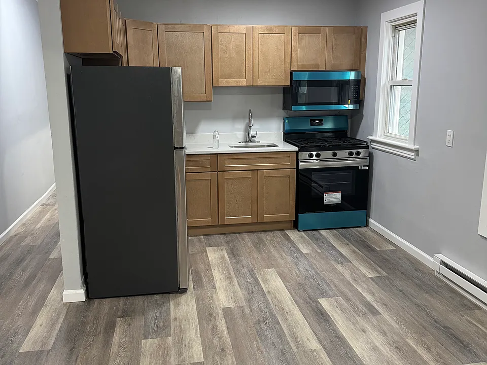 93 Waldorf Ave #2