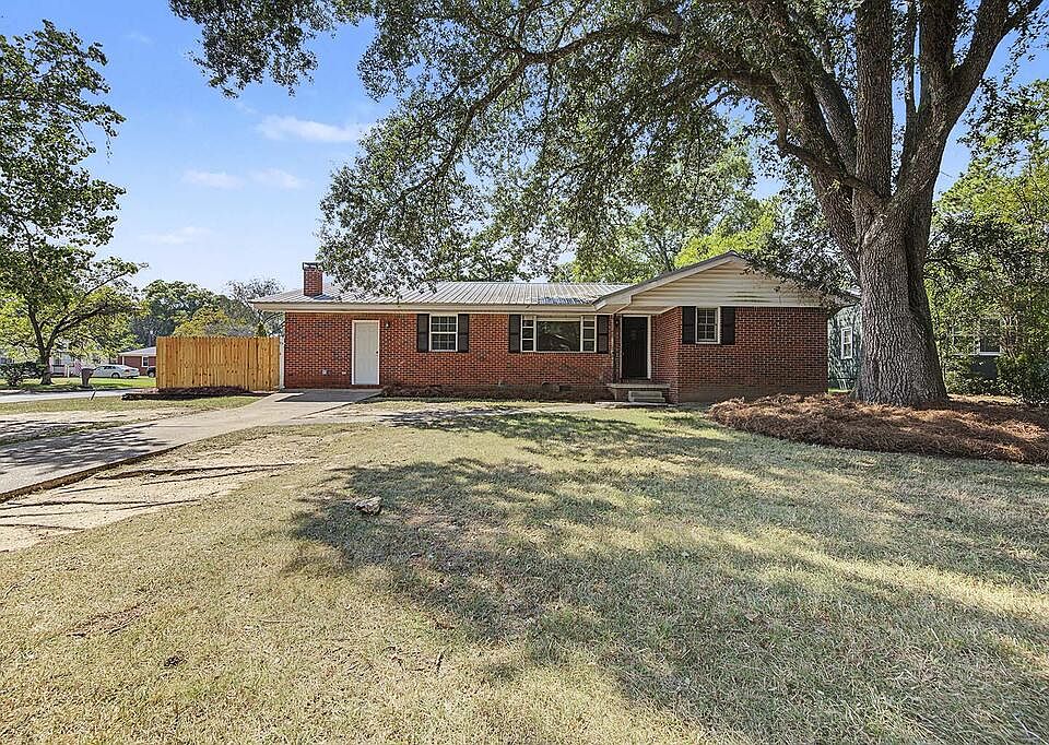 1st image of 2401 Hilltop Dr