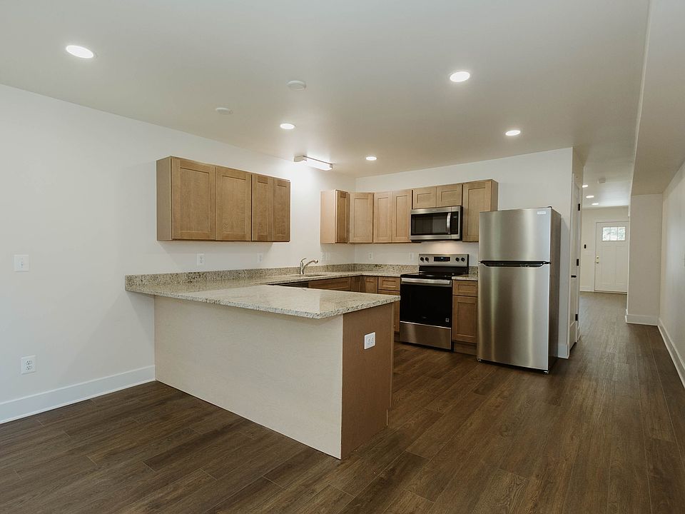 1st image of 216 S Georgia Ave
