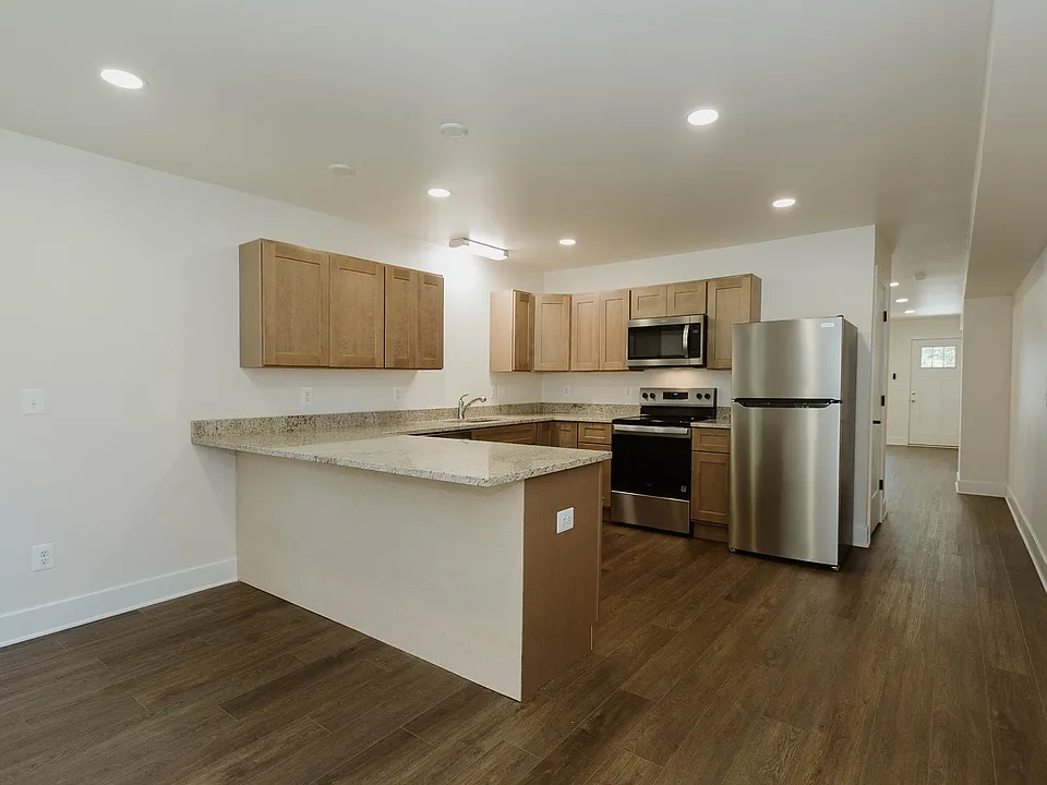 216 S Georgia Ave