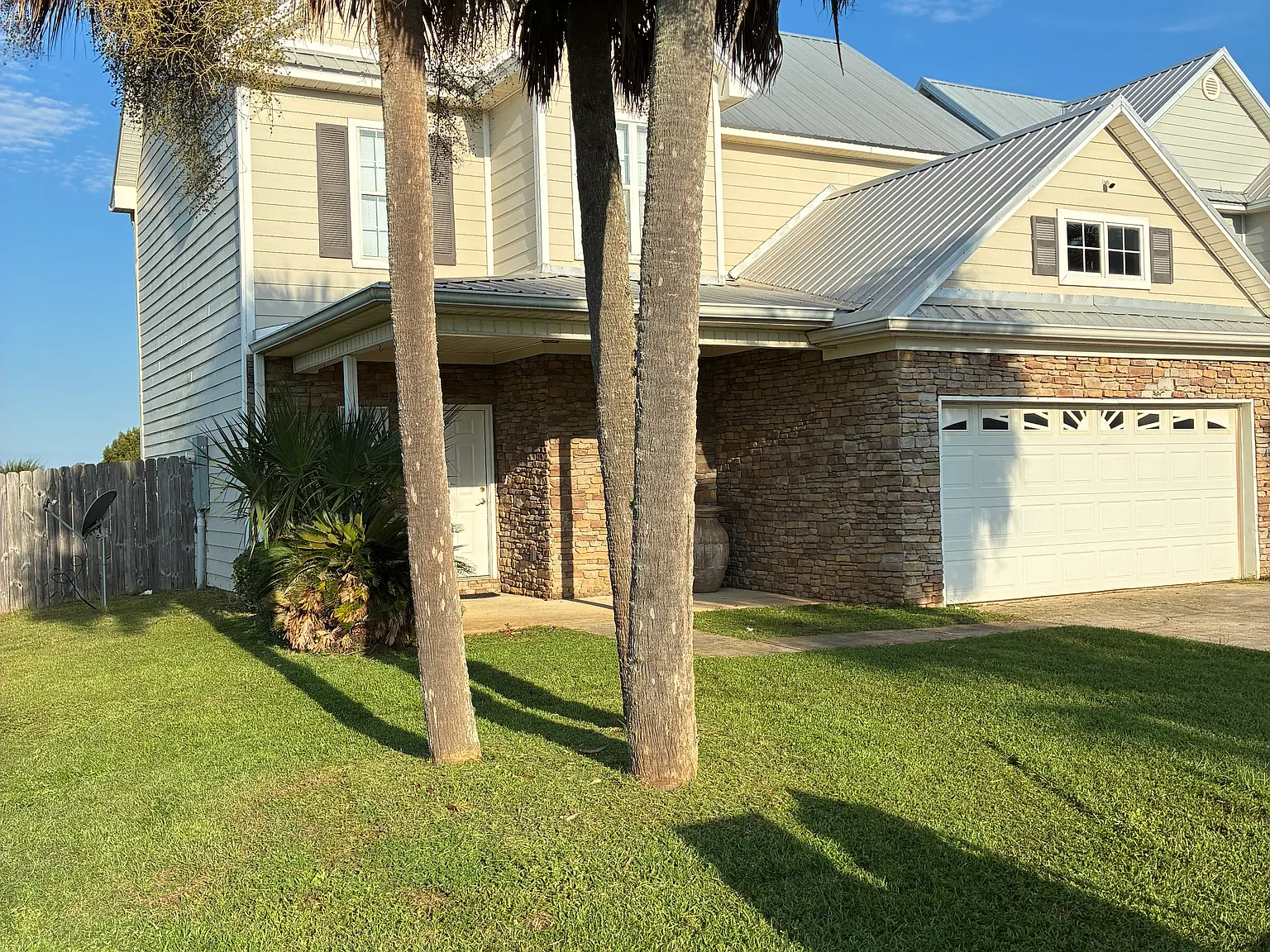 3 bed, 1713 sqft, $1,950 — Photo 2