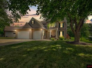2208 Snowbird Ln, North Mankato, MN 56003