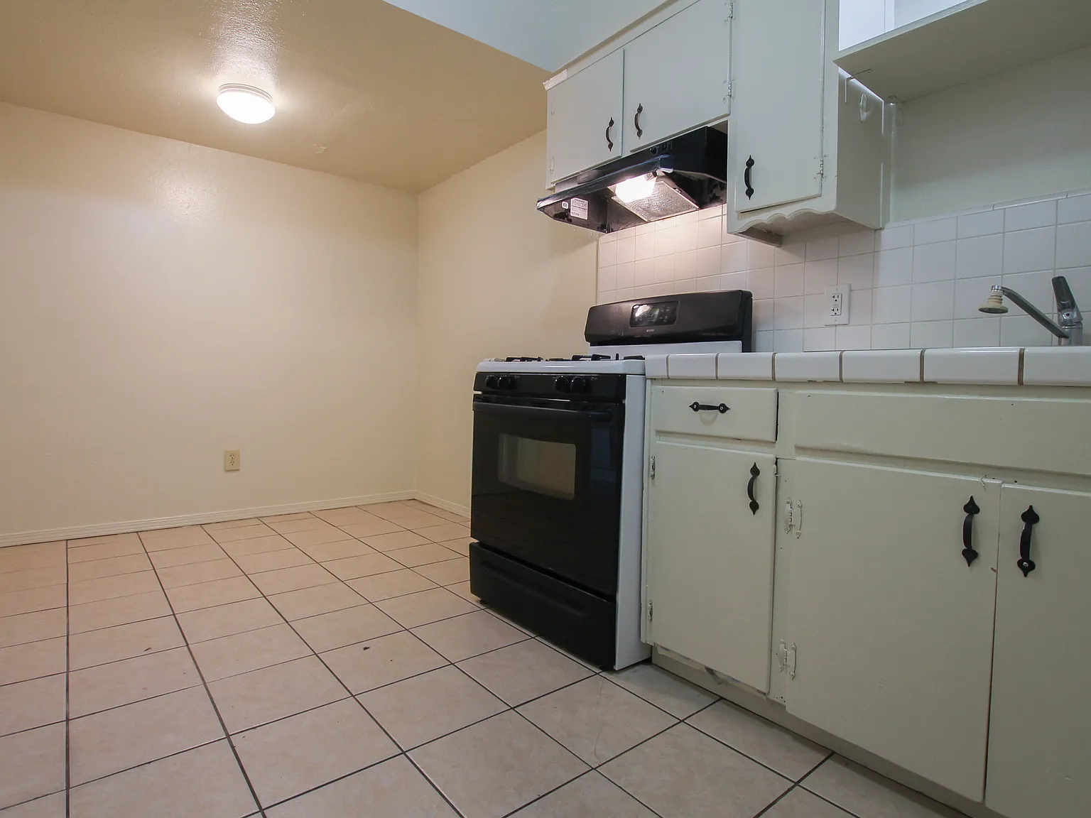 201 East Sequoia Avenue - 4 — Photo 2
