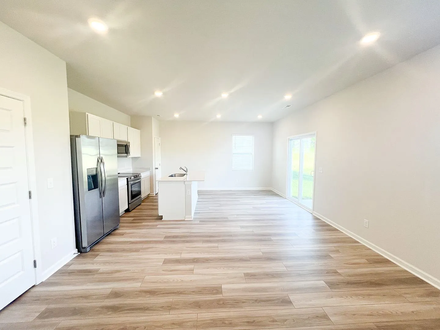 4 Bedroom 2.5 Bathroom Home — Photo 3