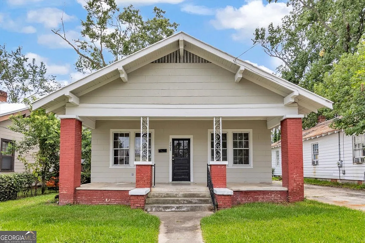 3 bed, 1.0 bath, 1324 sqft, $1,250 — Photo 1