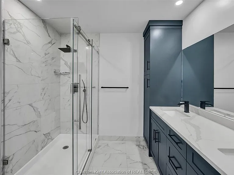 864 Park Ave W — Photo 28
