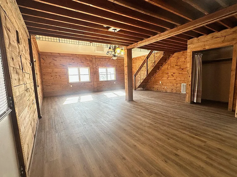 283 Station Rd — Photo 15