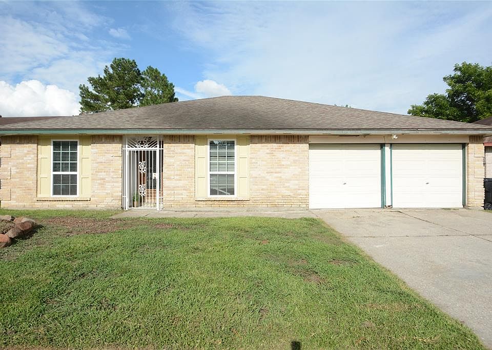 Welcome home to 11410 Milners Point in Greenfield Village!